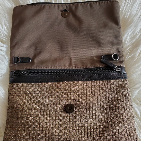 bernie mev. New York Crossbody Bag - Picture 2 of 3